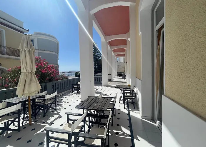 Hotell Tinion Urban Tínos